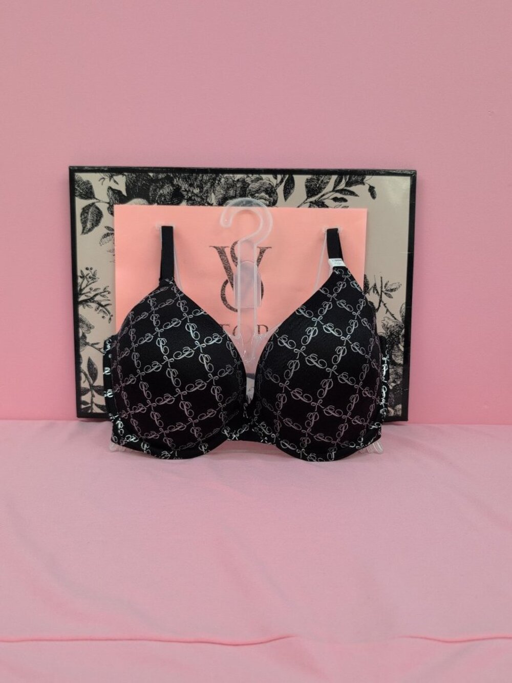 Victoria Secret Pink Underwire Push Up Bra 32DDD Black Script Bow Print Shine